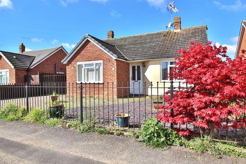 2 bedroom bungalow for sale, Moulder Road, Tewkesbury