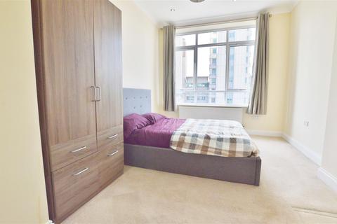 1 bedroom flat for sale, Sapphire Court, High Street, Slough