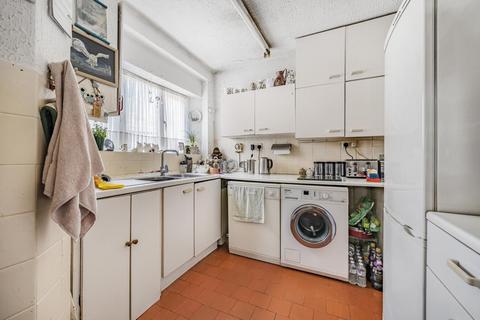 4 Parsons Crescent, Edgware, HA8 8QG