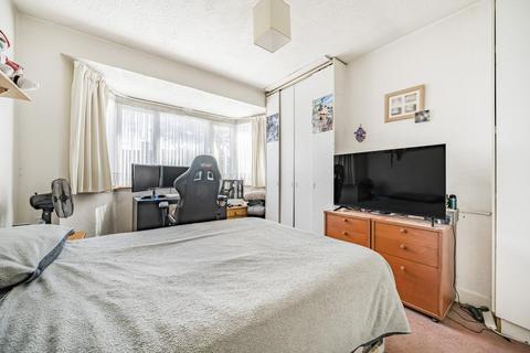4 Parsons Crescent, Edgware, HA8 8QG