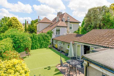 2 bedroom coach house for sale, Matham Road, East Molesey