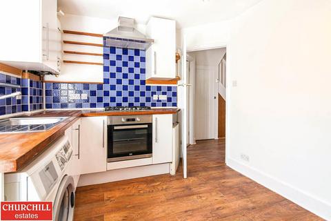 3 bedroom terraced house to rent, Roding Road, Loughton