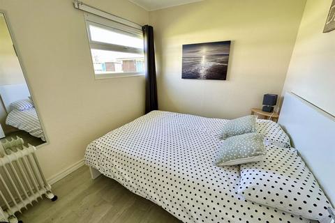 2 bedroom chalet for sale, Broadside Chalet Park, Stalham NR12
