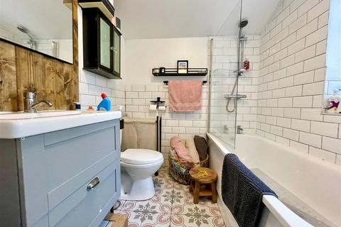 62 Bridgemont, Whaley Bridge, High Peak, SK23 7PD