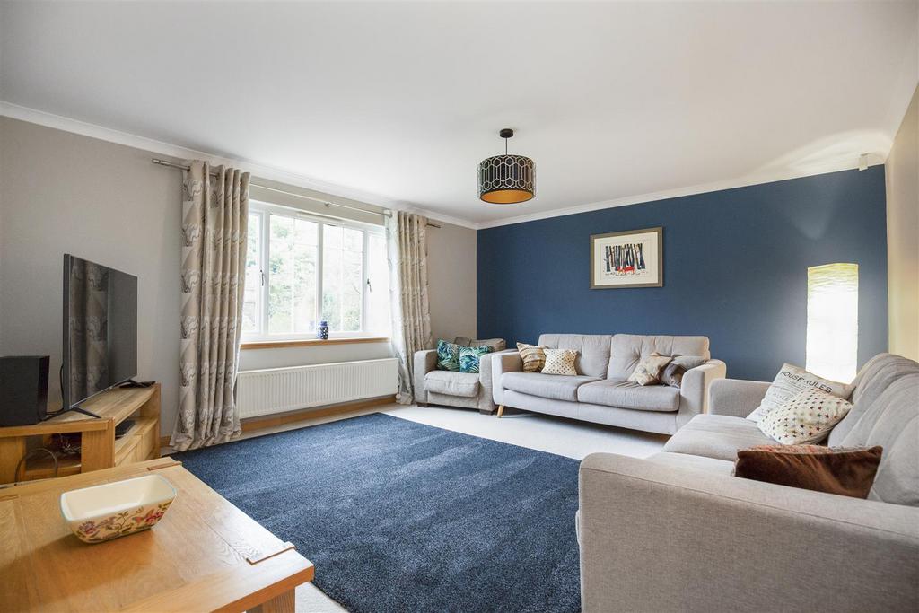 13 Lochwood Park5.jpg