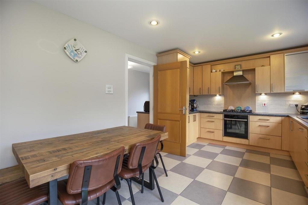 13 Lochwood Park10.jpg