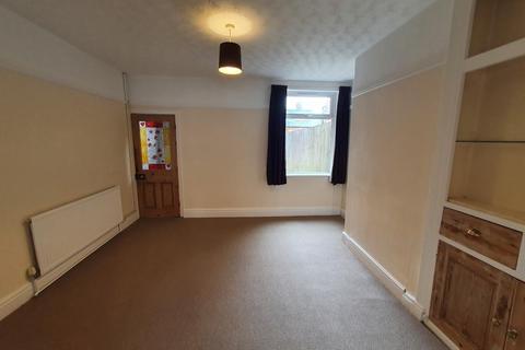 2 bedroom terraced house to rent, Russell Street, Kettering NN16