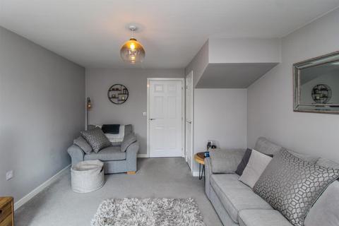 5 Whitwell Close, Wakefield, WF2 0GS