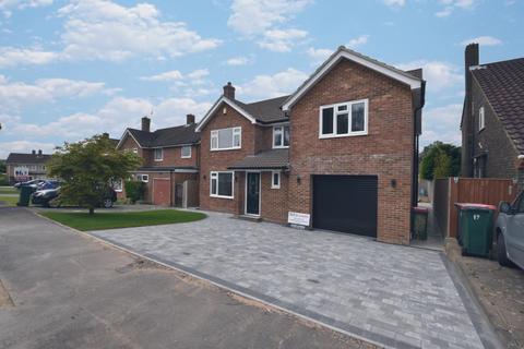 4 bedroom detached house to rent, Orde Close, Crawley