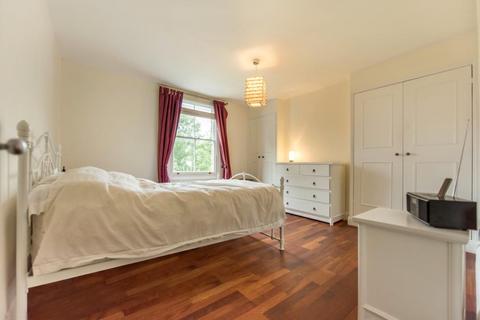 2 bedroom flat to rent, Haycroft Road, SW2
