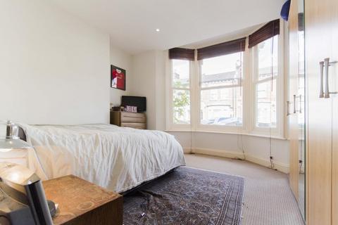 2 bedroom flat to rent, Solon Road, SW2