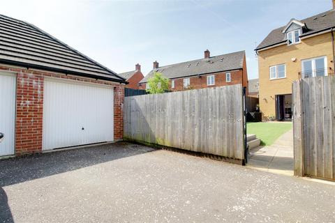 4 bedroom end of terrace house for sale, Shearwater Road, Hemel Hempstead