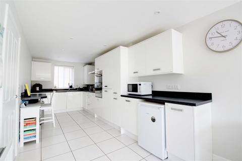 4 bedroom end of terrace house for sale, Shearwater Road, Hemel Hempstead