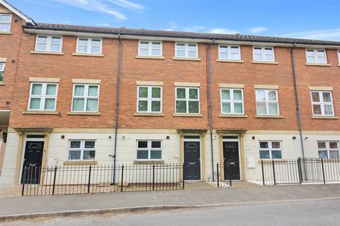 4 bedroom townhouse to rent, Knights Mews, Rushden NN10
