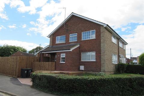 3 bedroom semi-detached house to rent, Byron Crescent, Rushden NN10