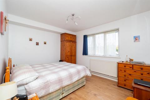 3 Jengar Close, Sutton, SM1 4DX