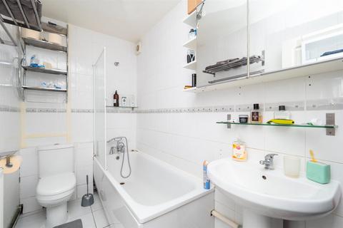 3 Jengar Close, Sutton, SM1 4DX