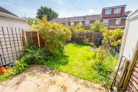 3 bedroom terraced house for sale, St. James Road, Sutton