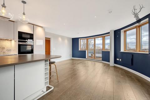2 bedroom penthouse to rent, Roundwood Court, Bethnal Green
