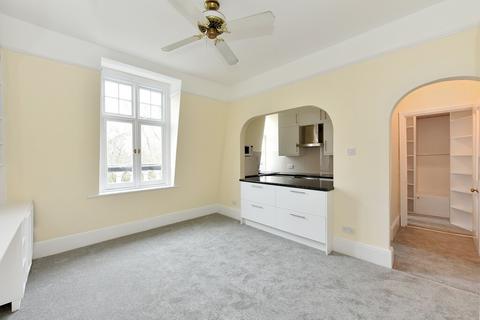 Studio to rent, Prince of Wales Drive, Battersea, SW11