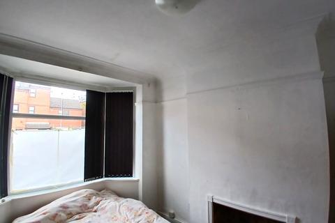 3 bedroom semi-detached house for sale, Queens Road, Clarendon Park, Leicester, LE2