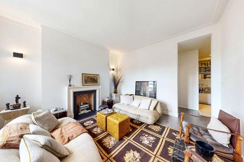 2 bedroom apartment to rent, Lurline Gardens, London, SW11