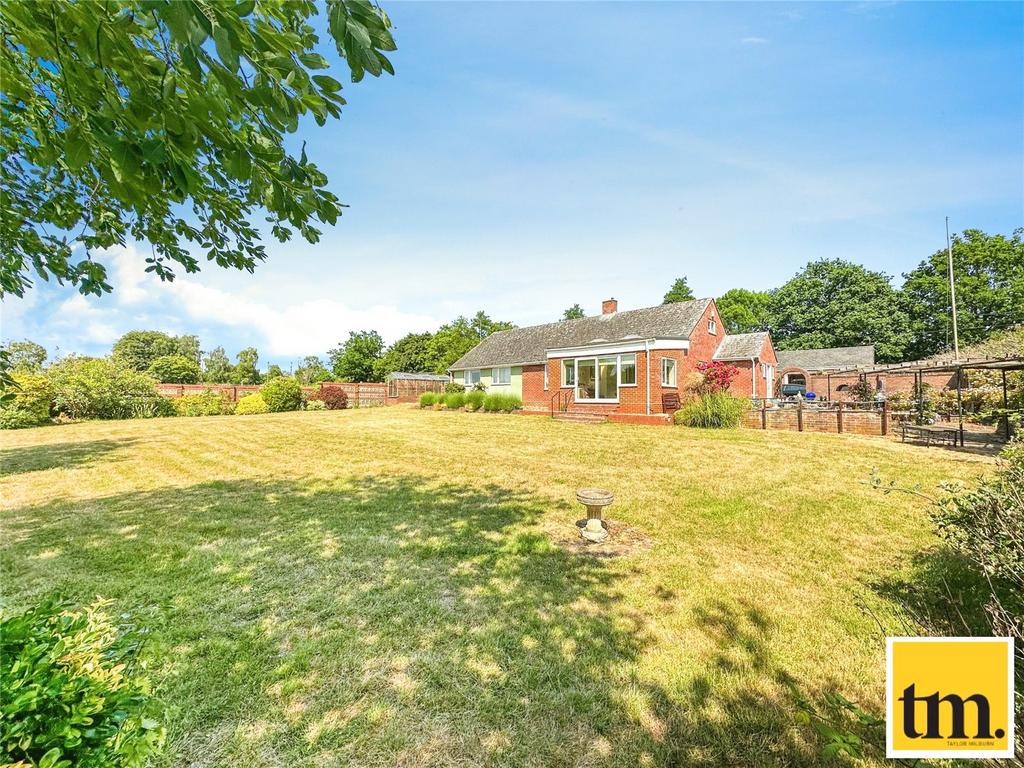 Chappel, Colchester CO6 4 bed bungalow £1,950 pcm (£450 pw)
