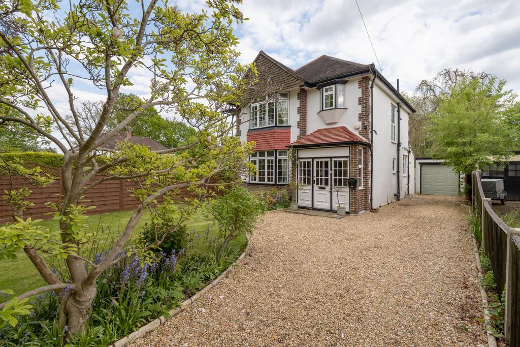 Limes Avenue, Horley, Surrey, RH6 4 bed detached house for sale £780,000