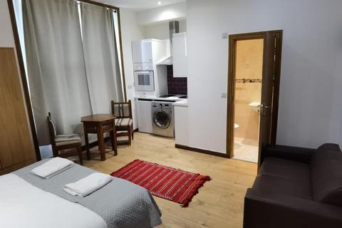 Apartment to rent, Kempsford Gardens, London, SW5