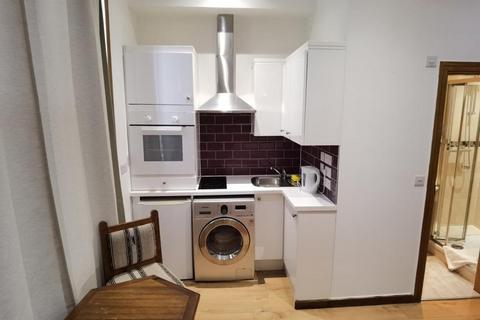 Apartment to rent, Kempsford Gardens, London, SW5