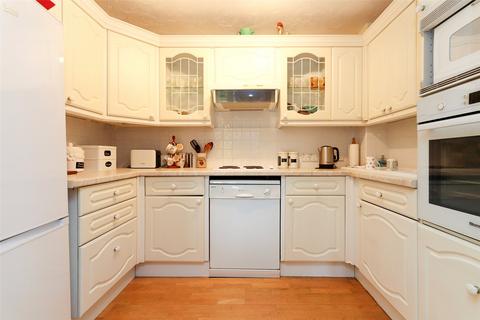 2 bedroom apartment for sale, Homewood Court, Cedars Village, Chorleywood, Hertfordshire, WD3