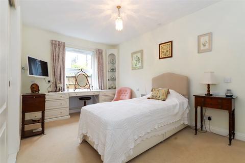 2 bedroom apartment for sale, Homewood Court, Cedars Village, Chorleywood, Hertfordshire, WD3