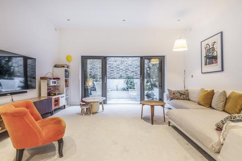 4 bedroom house to rent, Francis Bentley Mews London SW4
