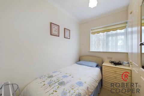2 bedroom bungalow for sale, Windermere Avenue, Ruislip, HA4