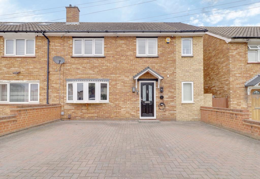 Dacre Crescent, Aveley RM15 3 bed end of terrace house for sale £450,000