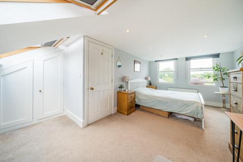 7 Ashmere Grove, London, SW2 5UH