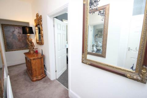 1 bedroom flat for sale, Westcliff Parade, Westcliff On Sea