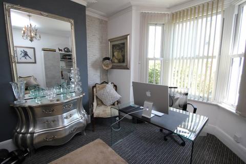 1 bedroom flat for sale, Westcliff Parade, Westcliff On Sea