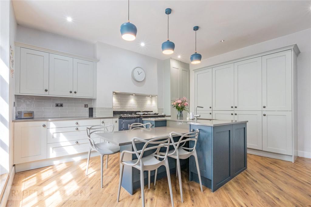 Clough Lane, Grasscroft, Saddleworth, OL4 4 bed detached house for sale
