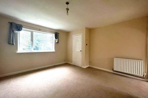 3 bedroom semi-detached house to rent, Glyndebourne Gardens, Banbury OX16