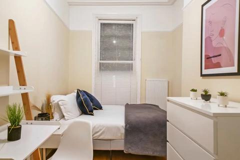 1 bedroom in a house share to rent, Lanark Place, London W9
