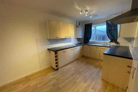 3 bedroom house to rent, Dove Walk, Farnworth, Bolton