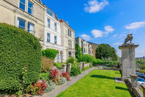 2 bedroom ground floor flat for sale
