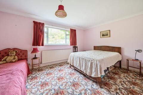 5 Dell Close, Haslemere, GU27 1ES
