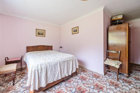 5 Dell Close, Haslemere, GU27 1ES