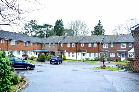 3 bedroom terraced house to rent, Wishford Court, Surrey KT21