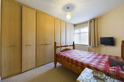 3 bedroom bungalow for sale, Gerrard Gardens, Pinner, HA5