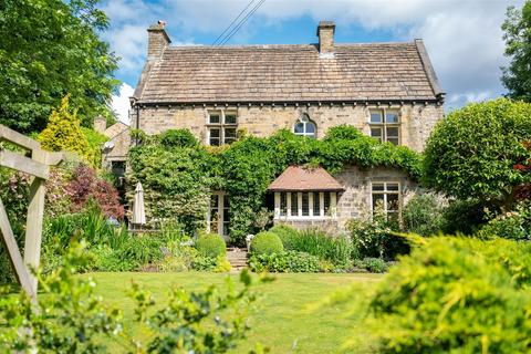 4 bedroom detached house for sale, St. Helens Gate, Almondbury, HD4