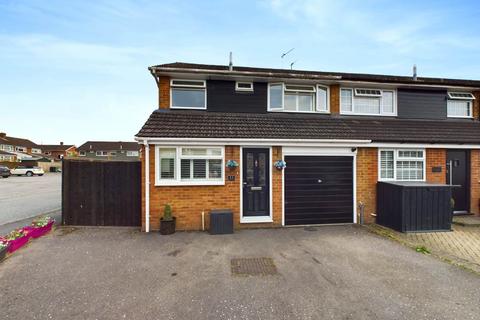3 bedroom end of terrace house for sale, Middle Way, Chinnor