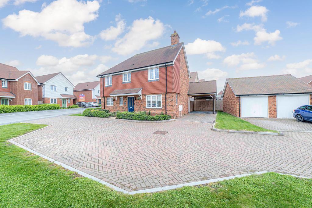 Goldfinch Drive, Faversham, ME13 4 bed detached house for sale £142,500